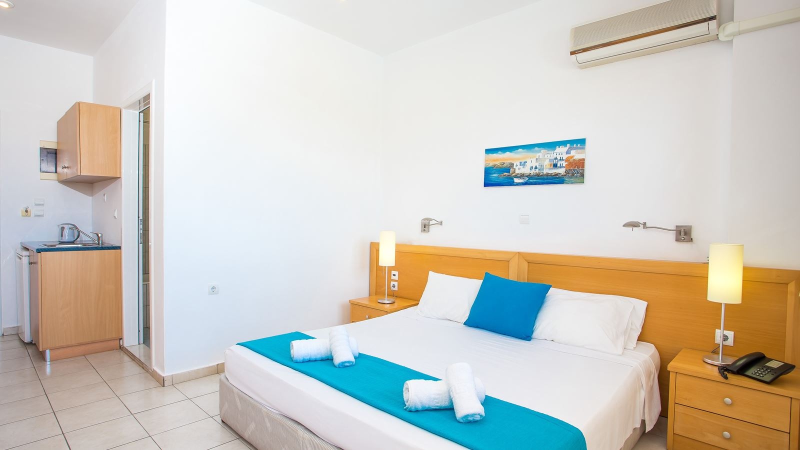 rooms-studio-for-2-pax-poolroad-view-without-balconyterrace