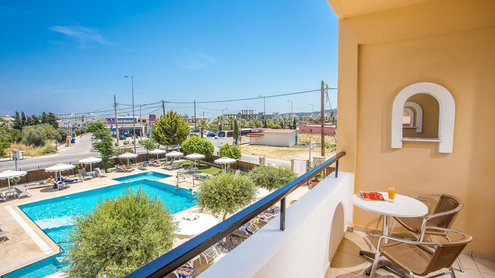 rooms-studio-for-2-pax-poolroad-view-with-balcony