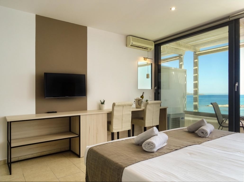 rooms-luxury-room-sea-view-balcony