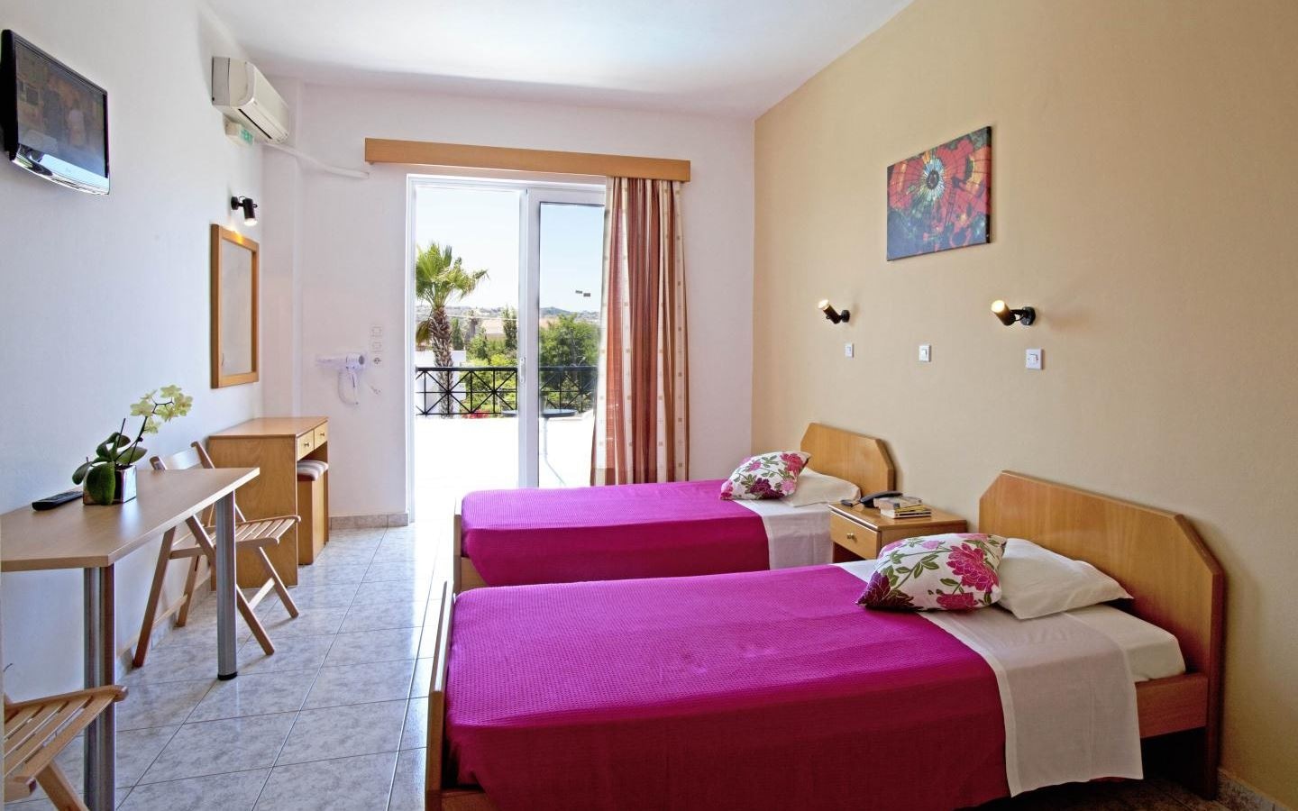 rooms-family-room-5-people