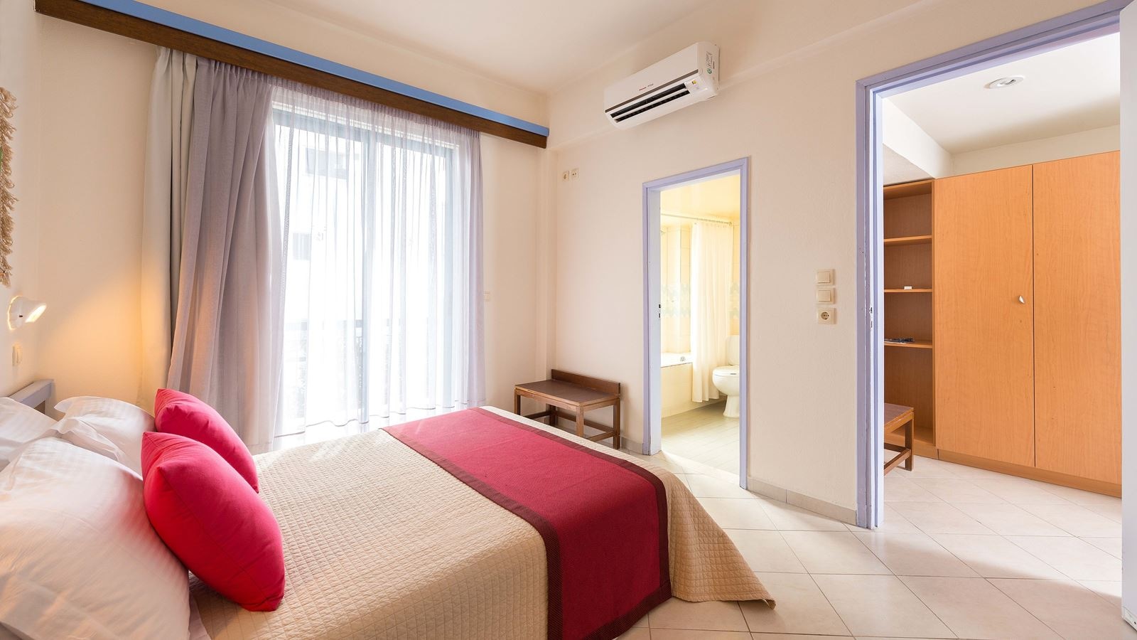 rooms-family-apartment