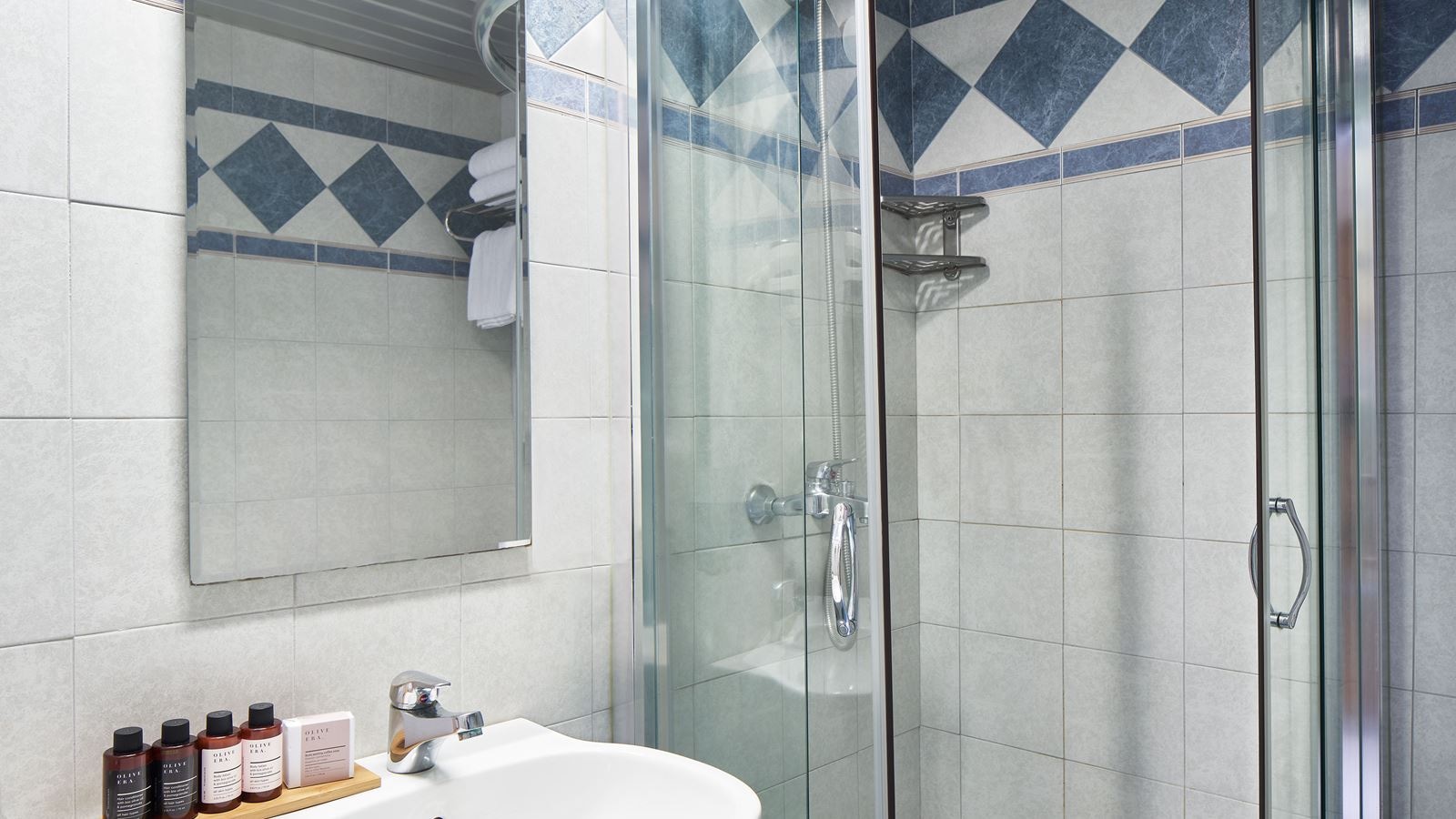 rooms-superior-side-sea-view-with-balcony