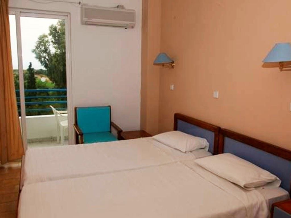 rooms-twin-standard-balcony