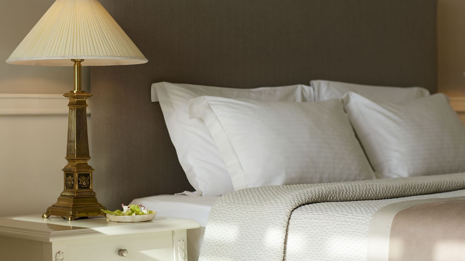 rooms-premium-room-seaview-swim-up