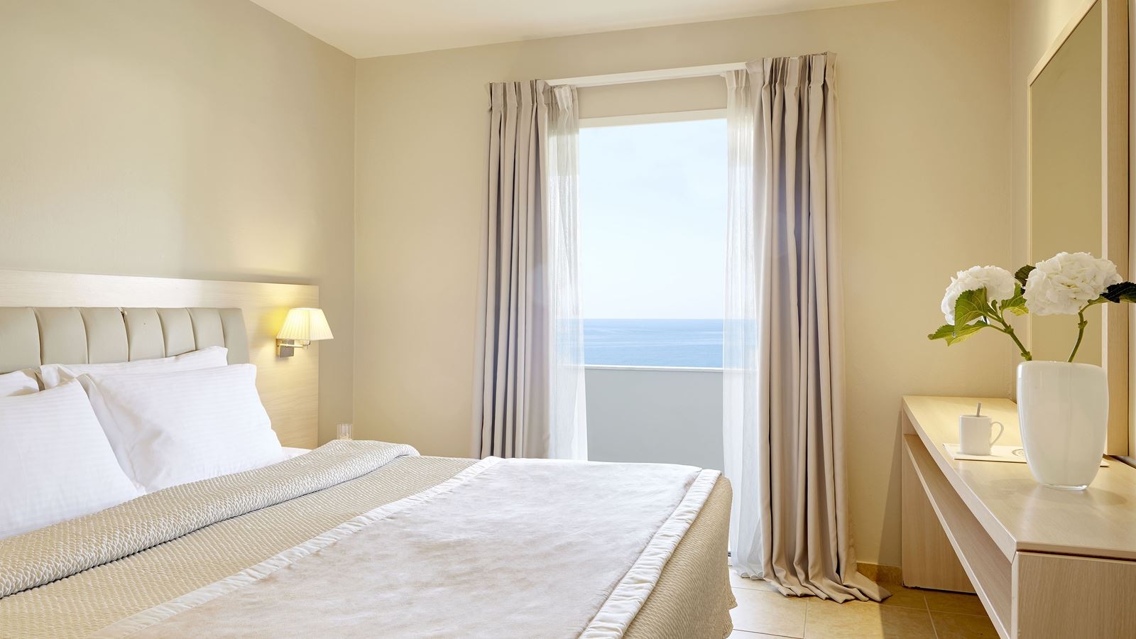 rooms-junior-suite-sea-view