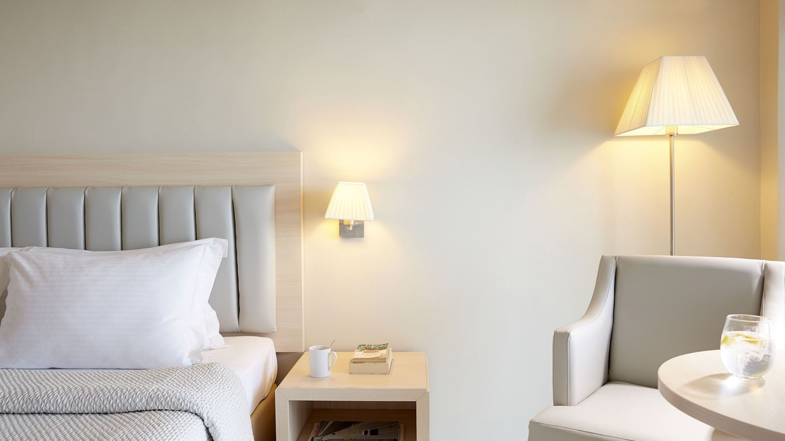 rooms-junior-suite-seaview-private-garden