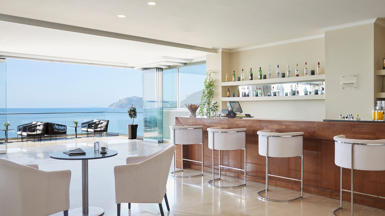 bars-prestige-lobby-bar