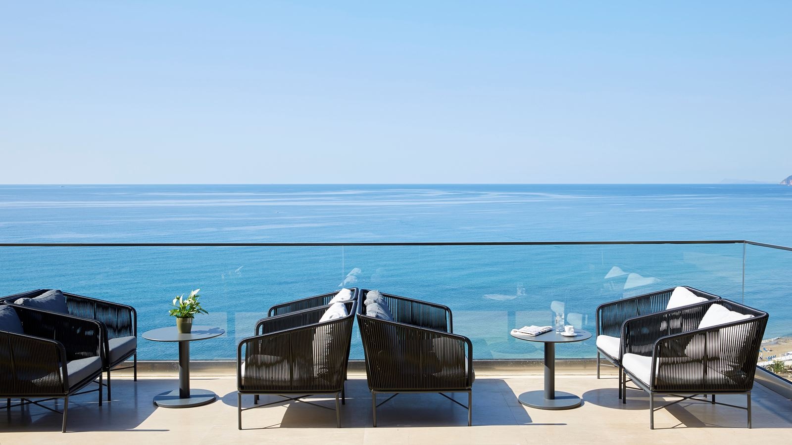 bars-prestige-lobby-bar