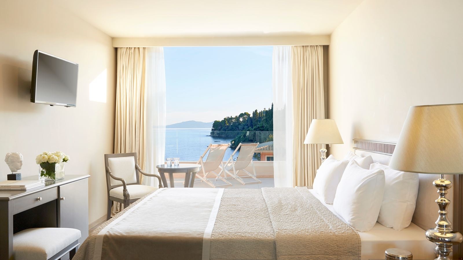 rooms-executive-art-suite-sea-view