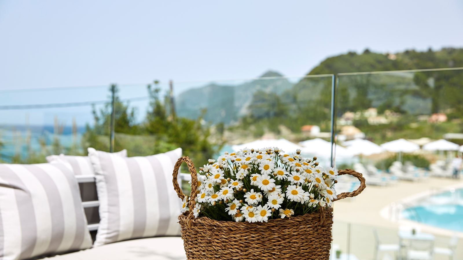 bars-laguna-pool-bar