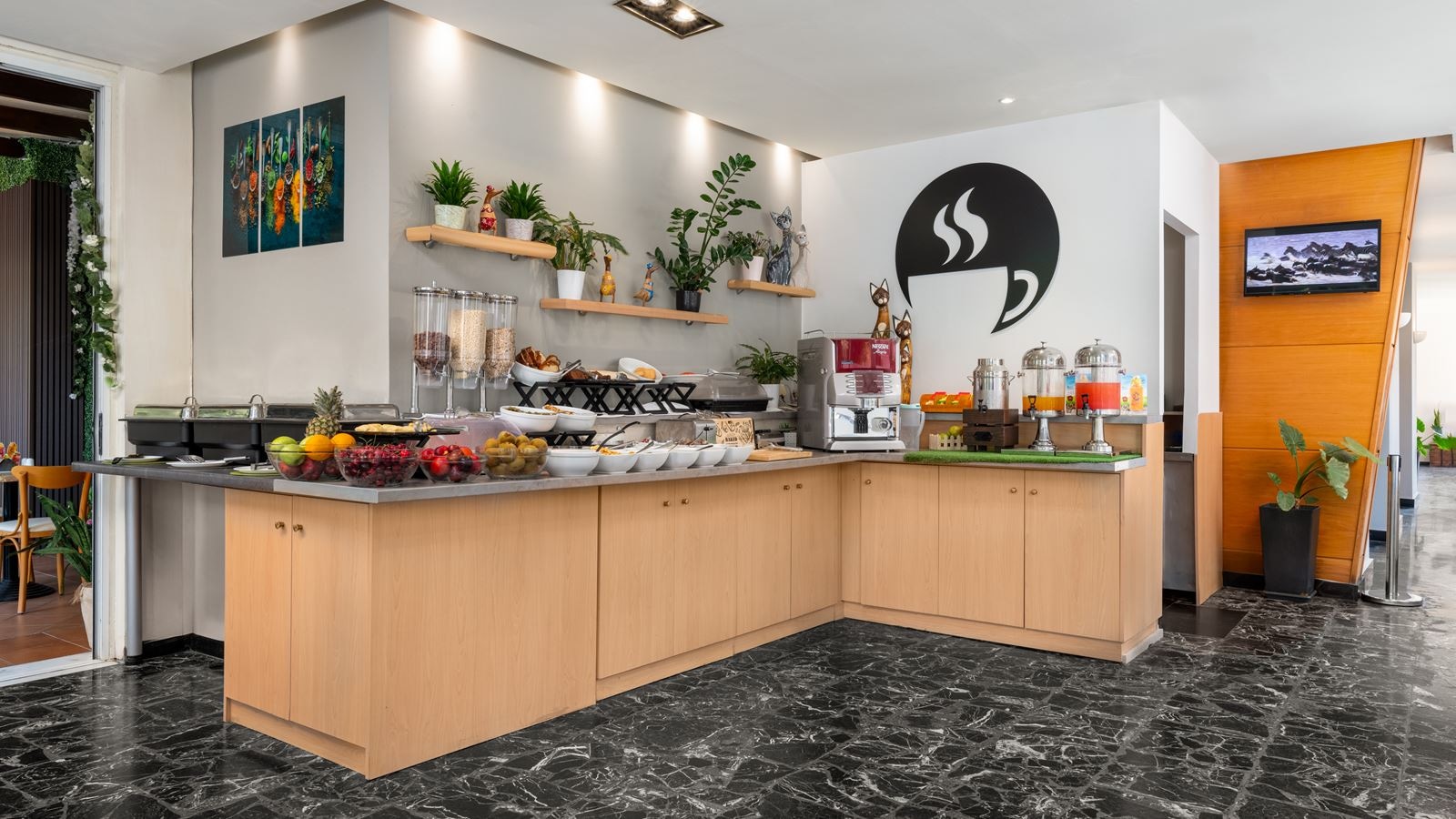 restaurants-breakfast-hall