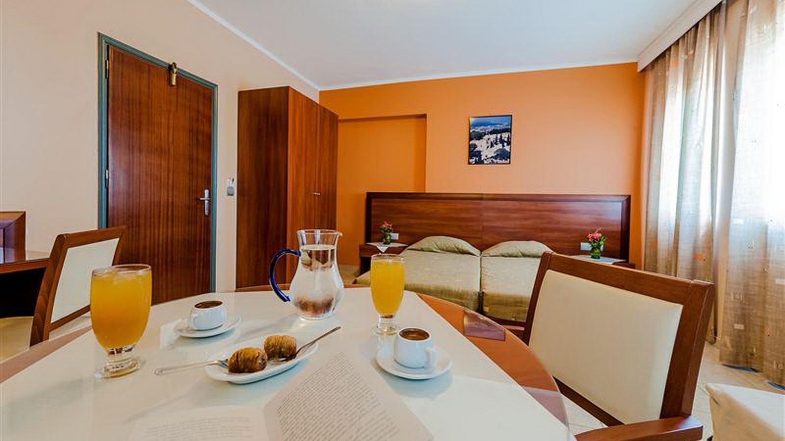 rooms-triple-standard-room-balcony-or-terrace