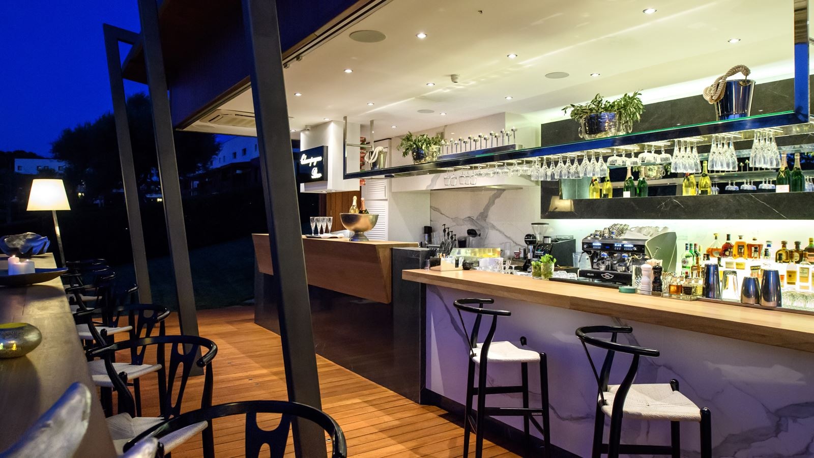 bars-avaton-champagne-bar