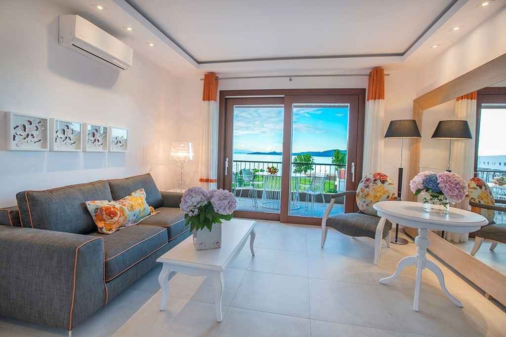 rooms-one-bedroom-suite-with-sea-view