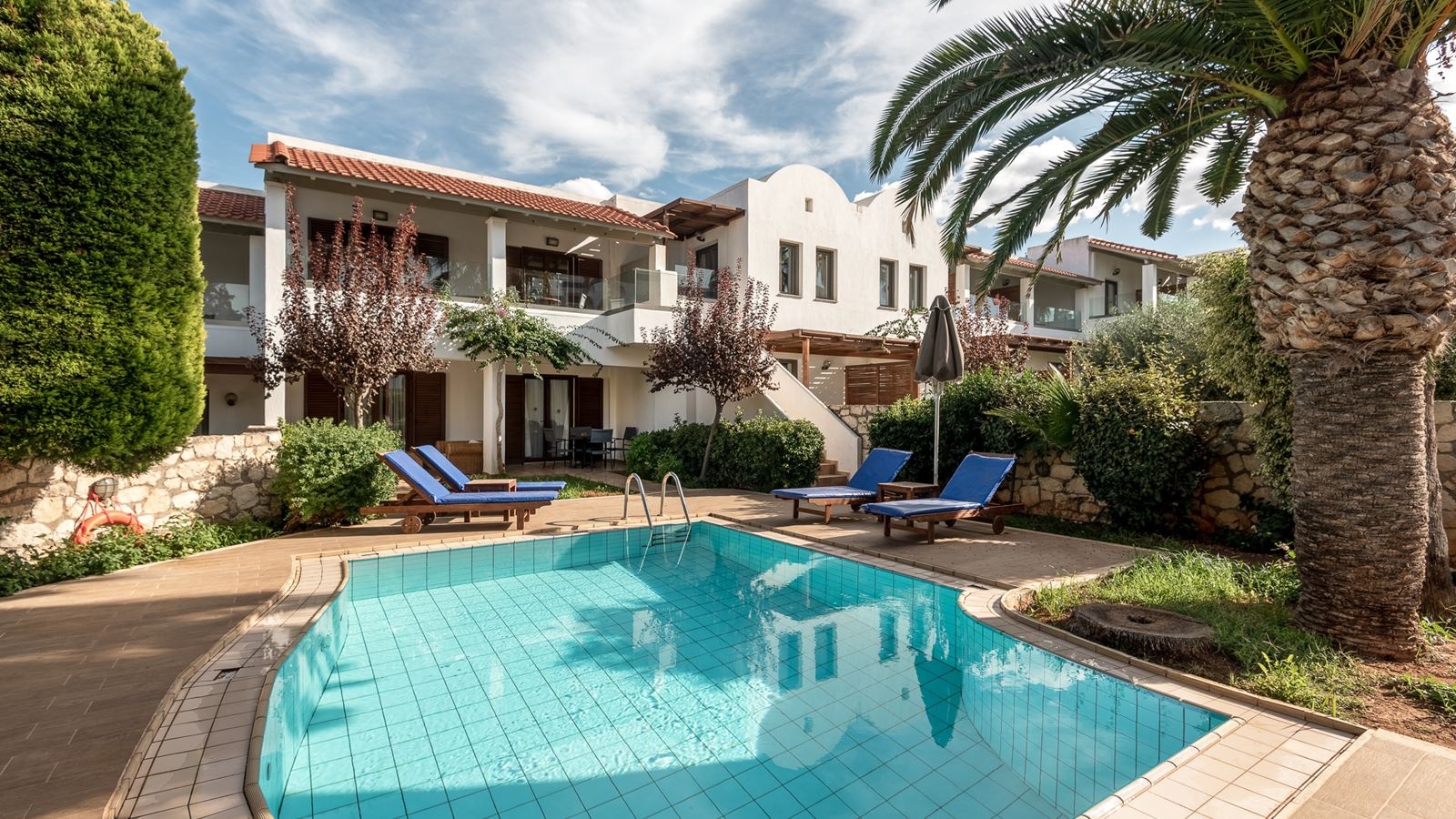 rooms-vip-suite-shared-pool