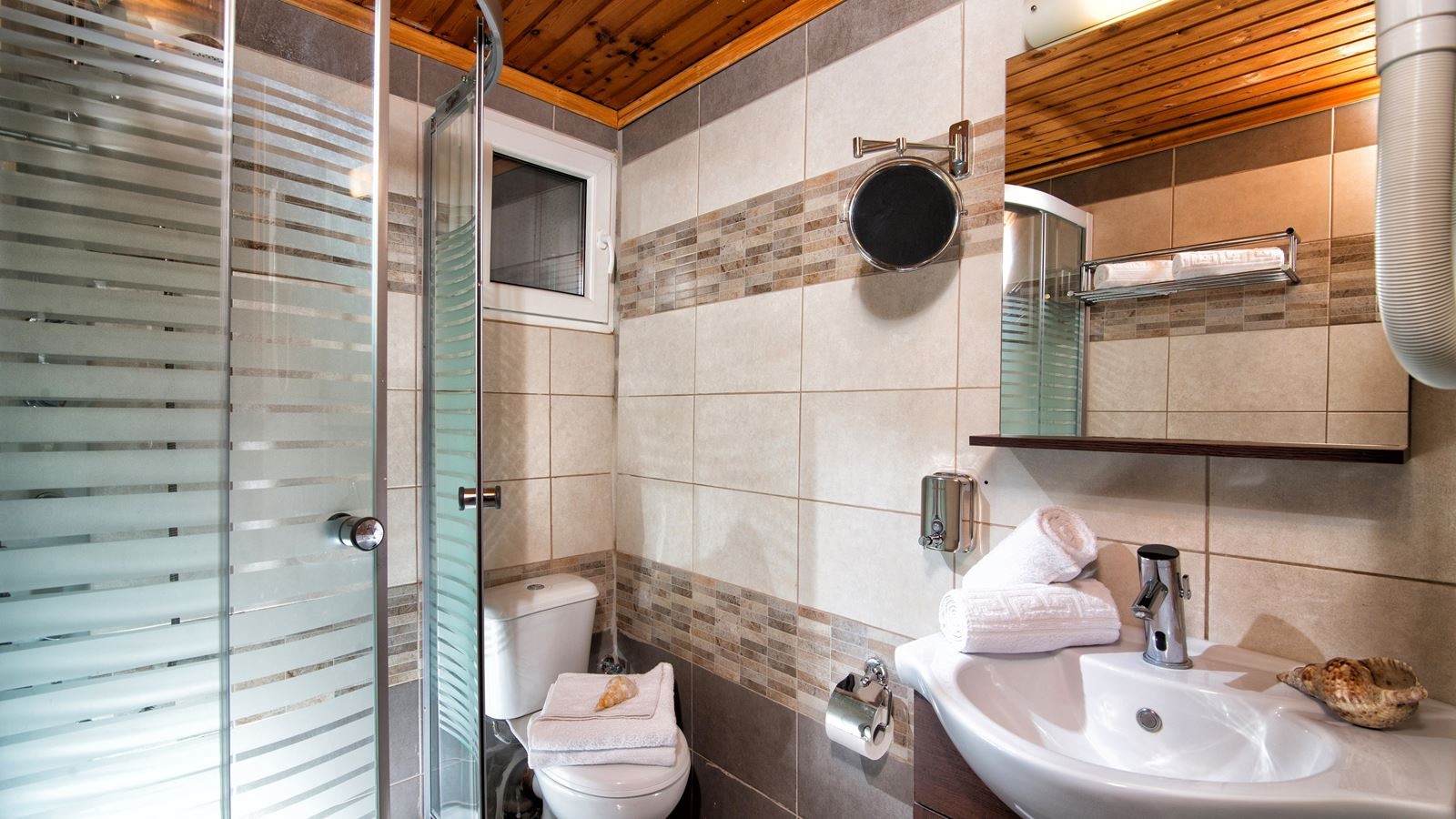 rooms-studio-with-sea-or-mountain-view