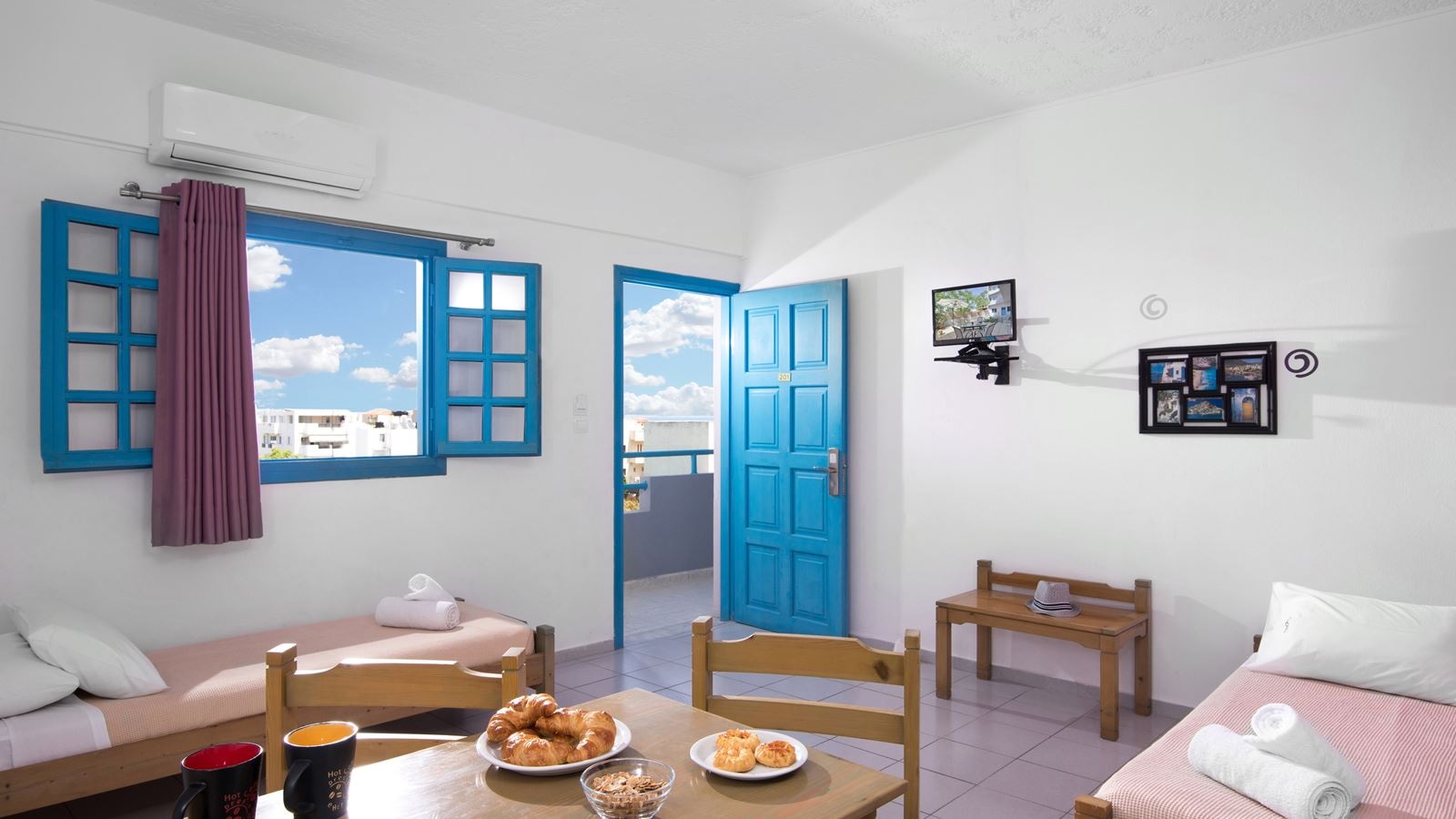 rooms-one-bedroom-apartment-with-mountain-view