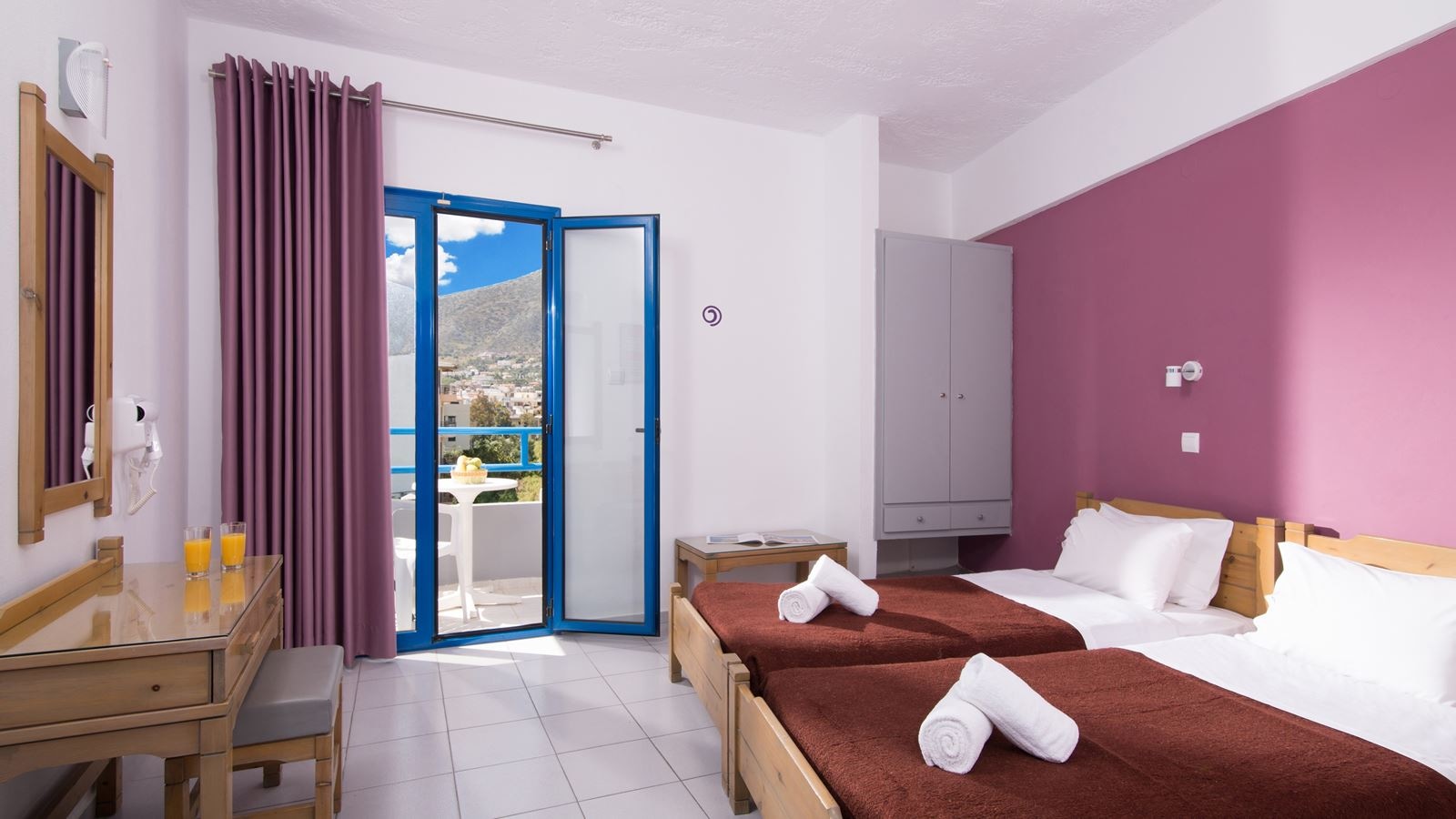 rooms-one-bedroom-apartment-with-mountain-view