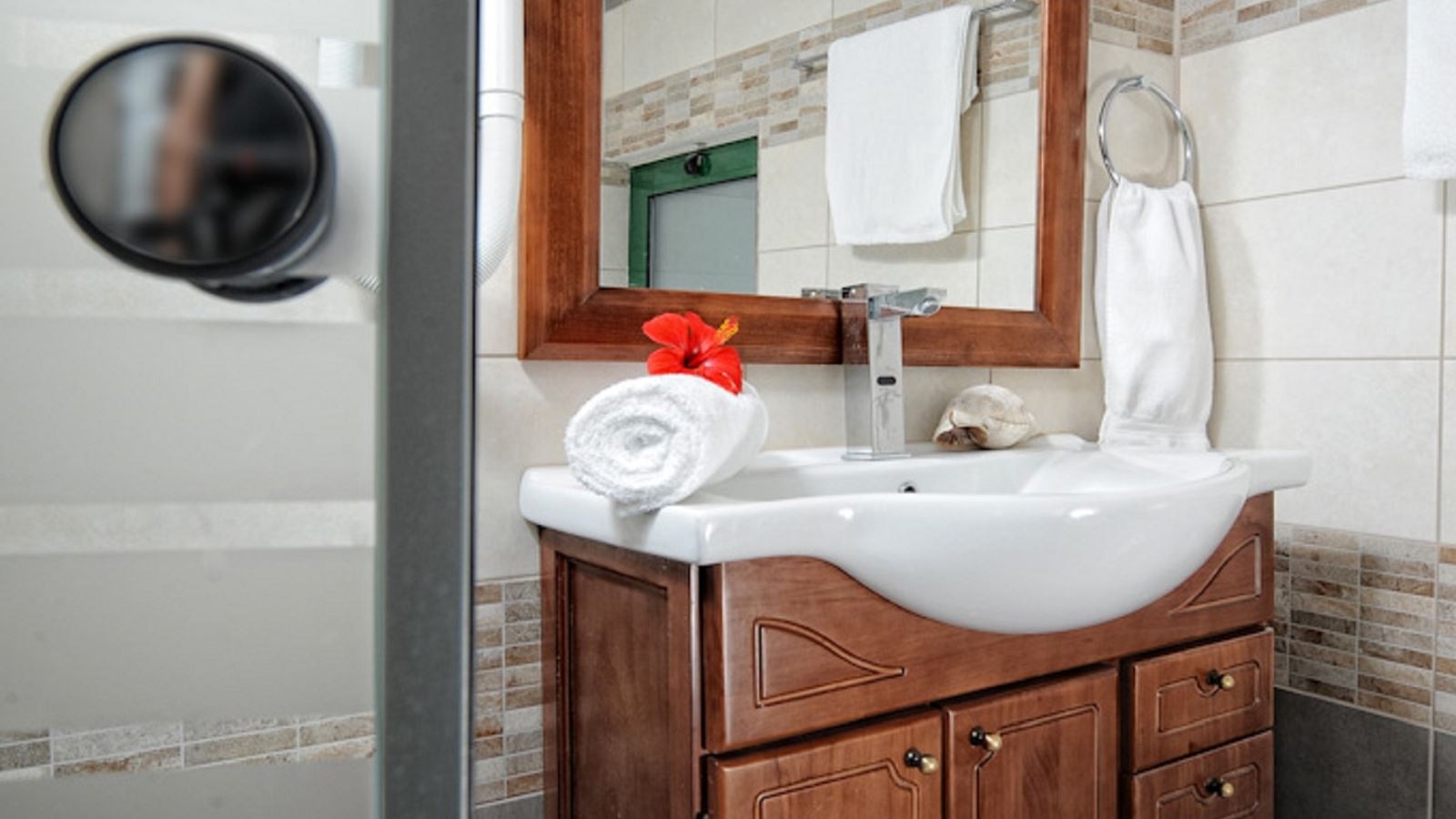 rooms-one-bedroom-apartment-with-hydromassage-shower