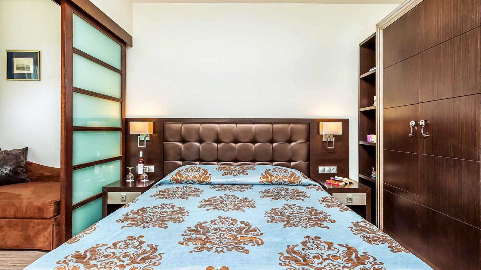 rooms-family-room-garden-view