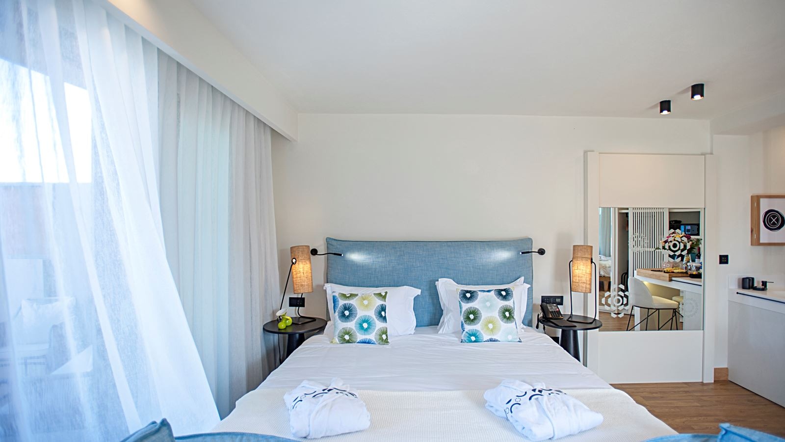 rooms-pure-haven-sea-front-with-heated-private-pool