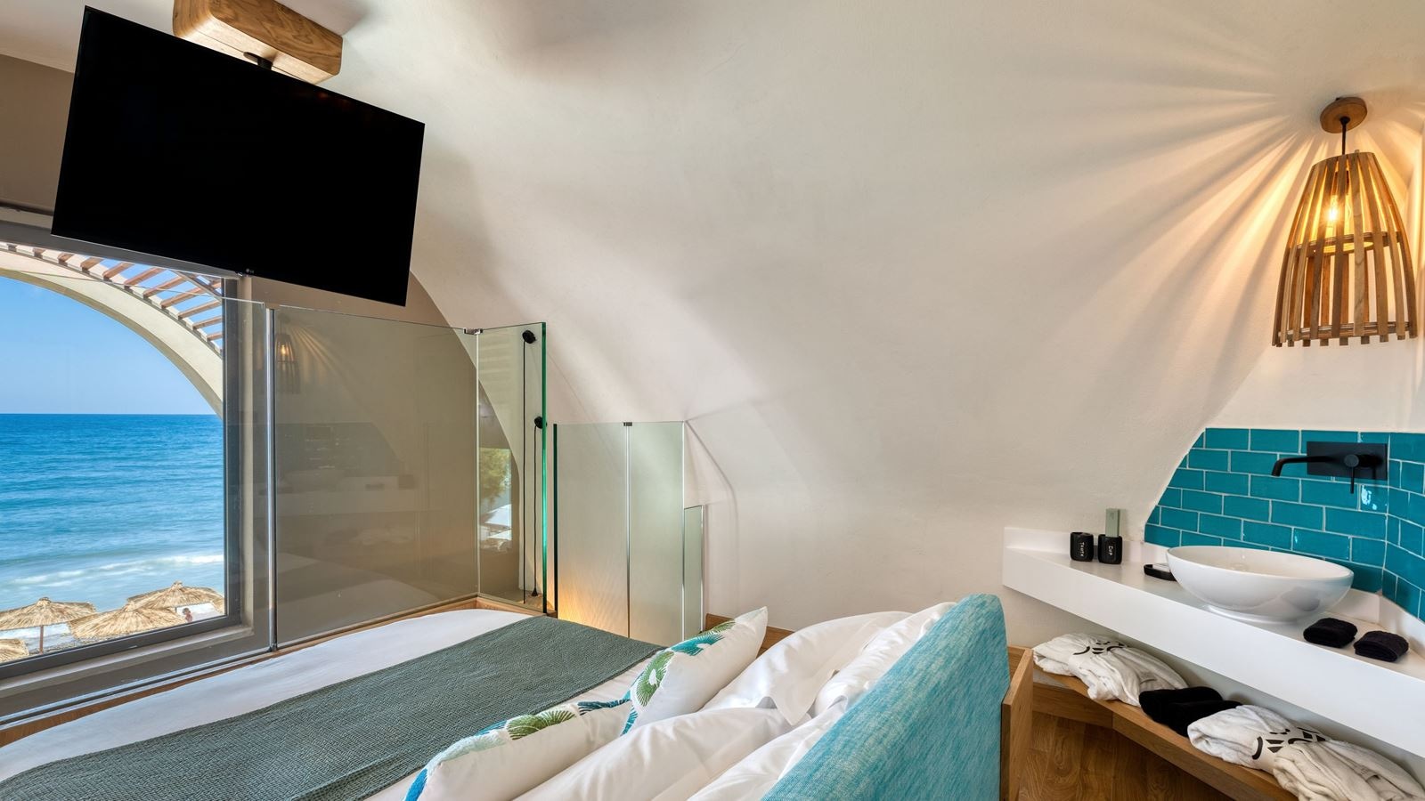 rooms-absolute-haven-sea-front-with-heated-private-pool