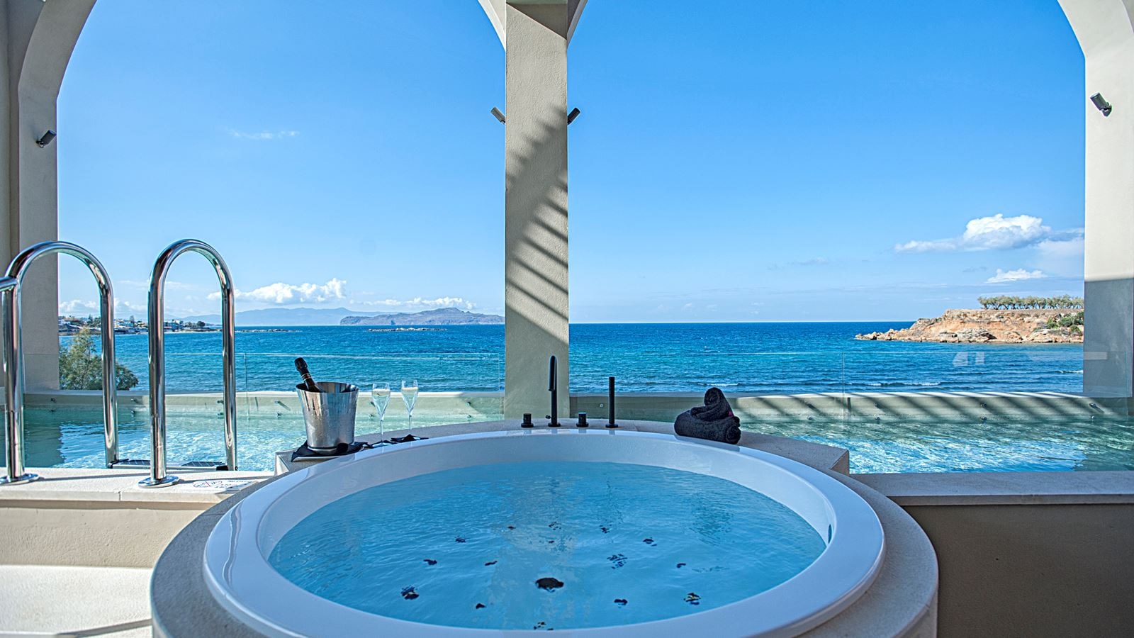 rooms-ultimate-haven-sea-front-with-heated-private-pool-and-jacuzzi