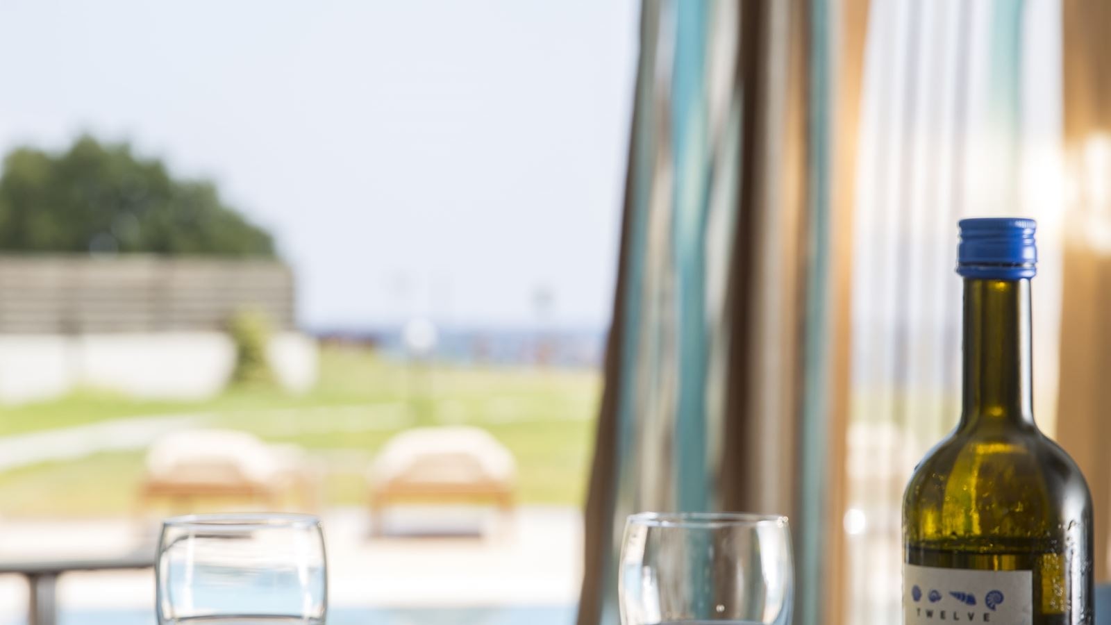 rooms-junior-suite-sharing-pool