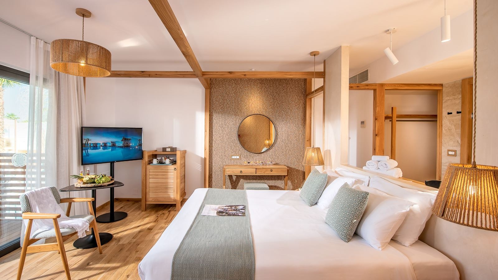 rooms-premium-pool-view