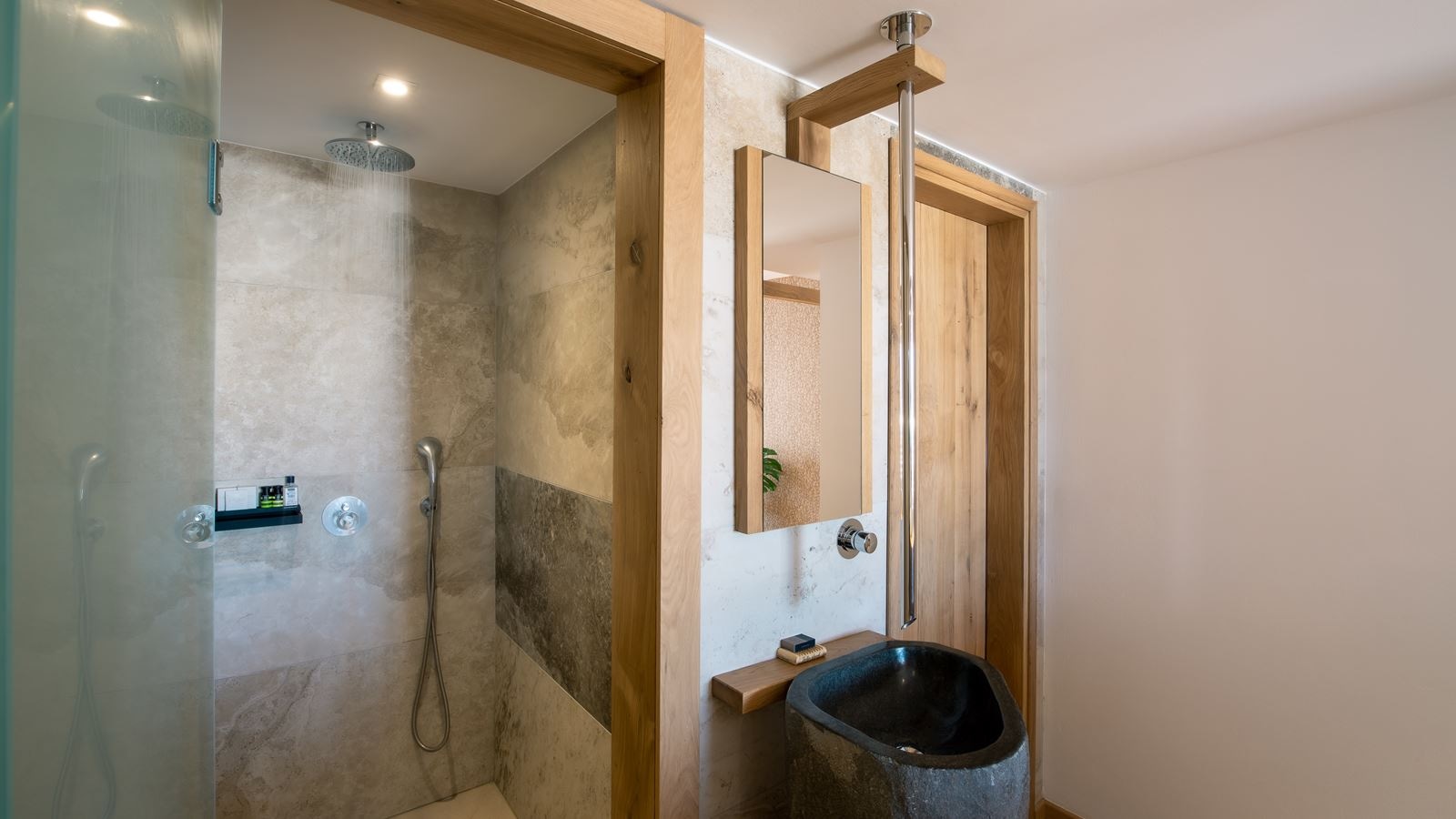 rooms-premium-pool-view