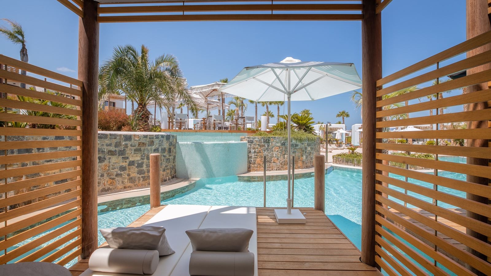 rooms-luxury-swim-up