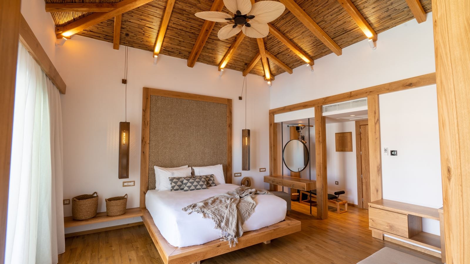 rooms-grand-overwater-bungalow
