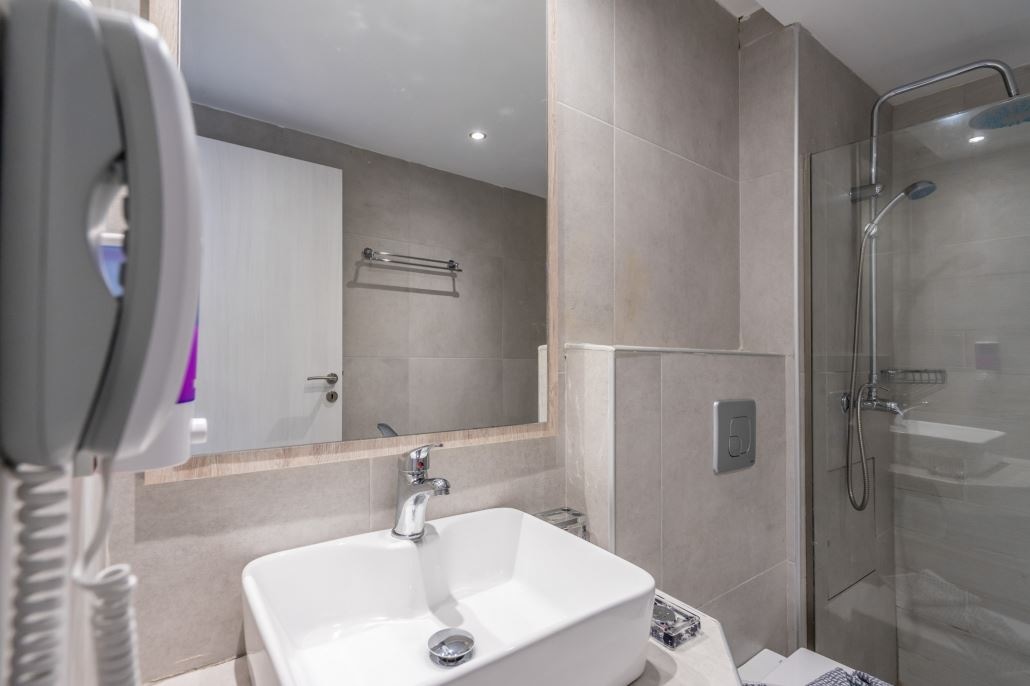 rooms-indoor-family-room-balcony-or--terrace