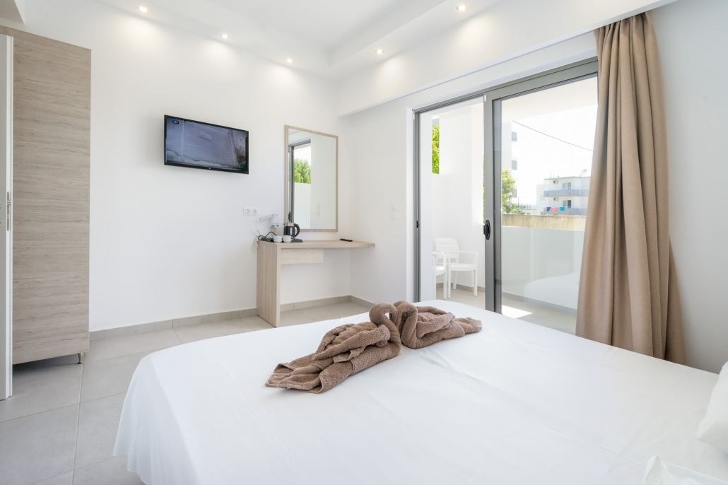 rooms-indoor-family-room-balcony-or--terrace