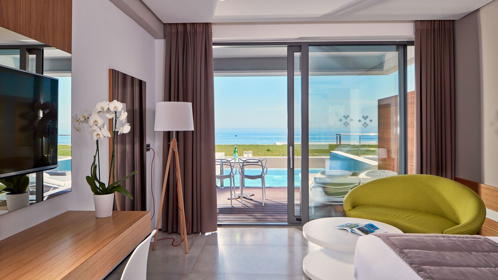 rooms-signature-suite-sea-view-with-individual-pool