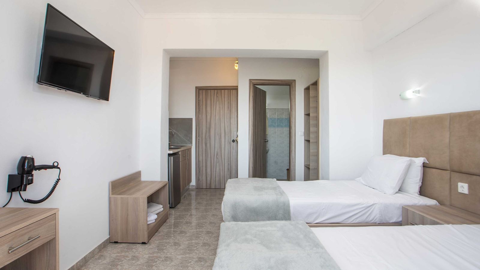 rooms-studio-garden-view-balcony