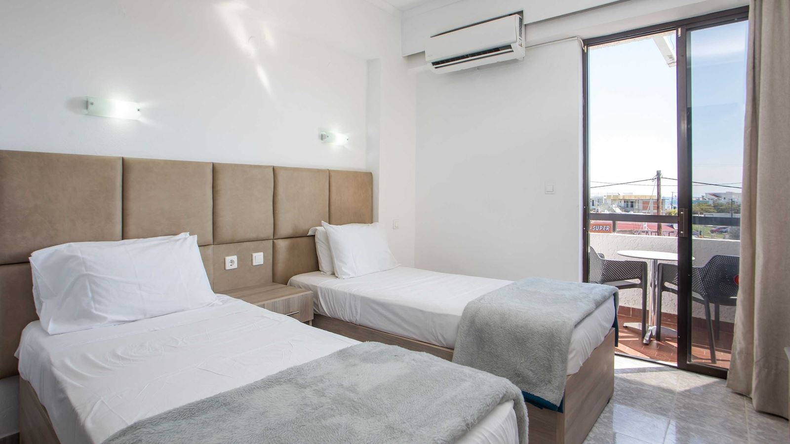 rooms-studio-garden-view-balcony