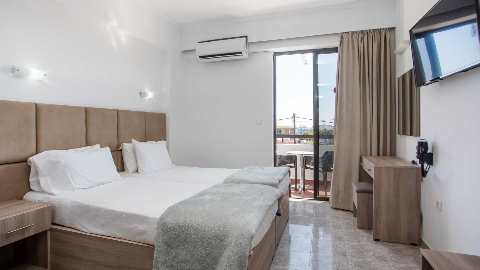rooms-studio-garden-view-balcony