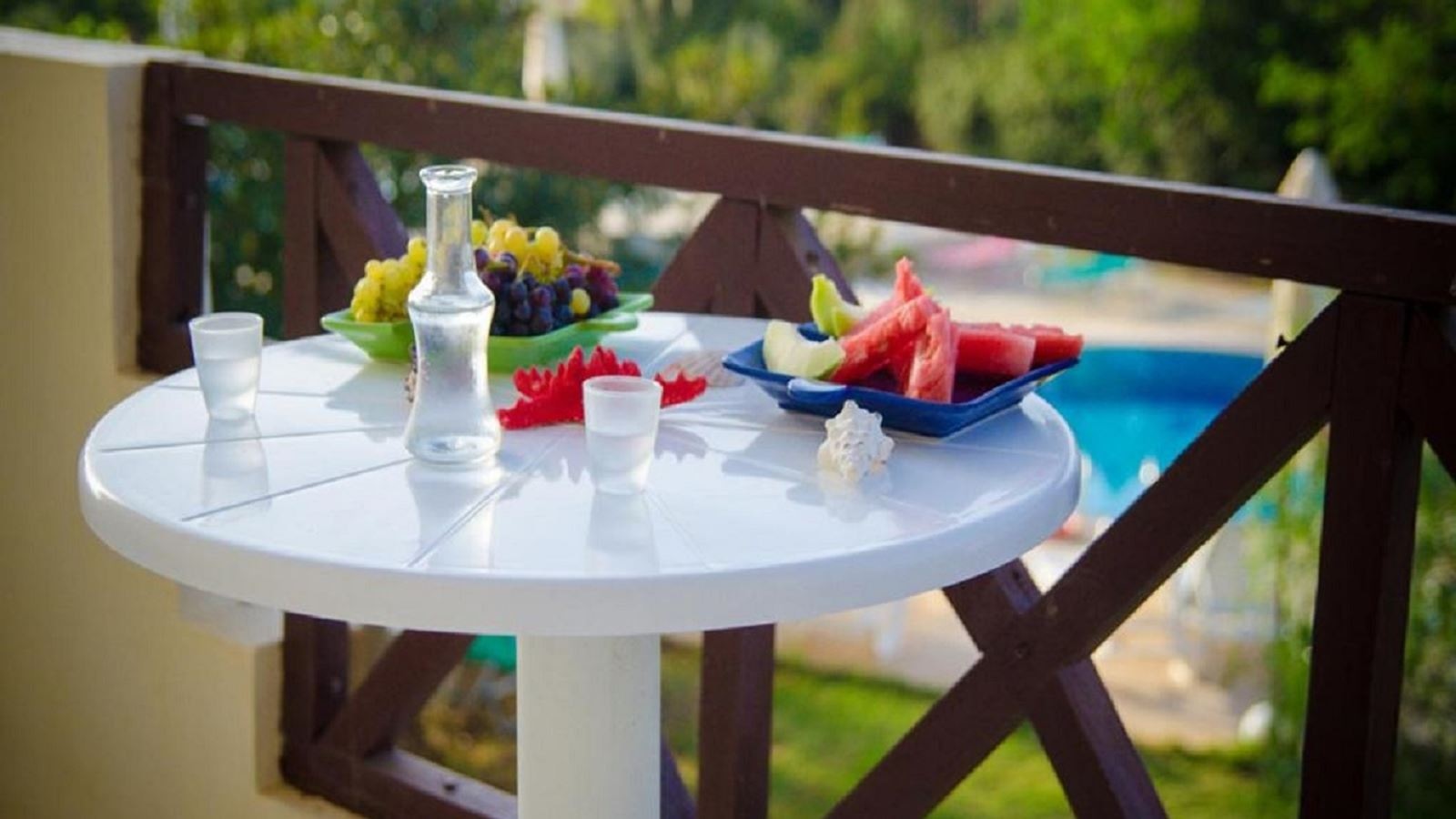 rooms-triple-one-bedroom-apartment-with-garden-or-pool-view