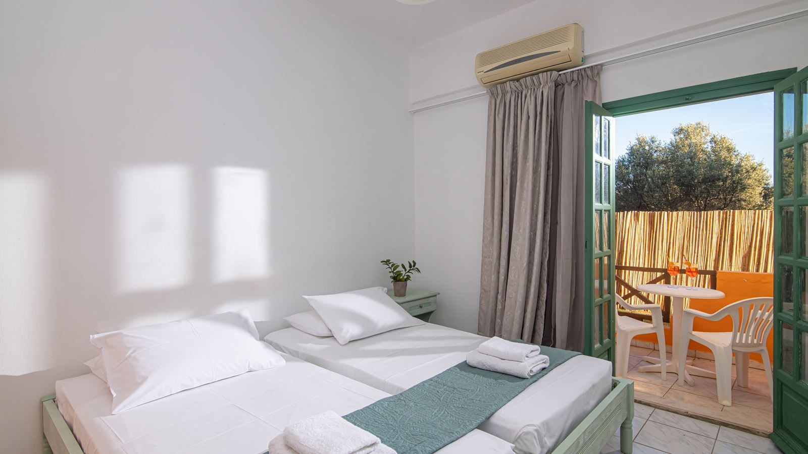 rooms-triple-one-bedroom-apartment-with-garden-or-pool-view