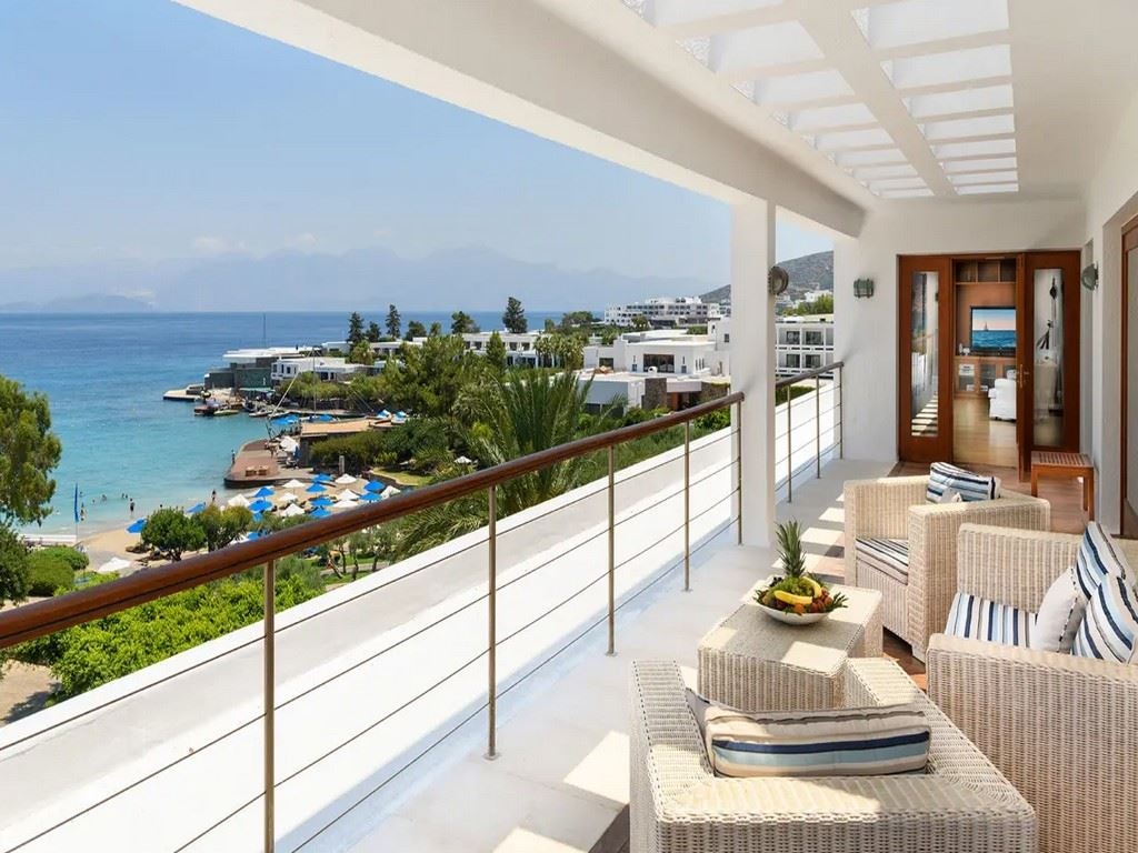rooms-the-penthouse-suite-with-panoramic-sea-view