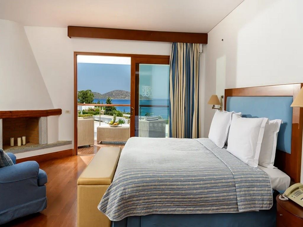 rooms-the-penthouse-suite-with-panoramic-sea-view