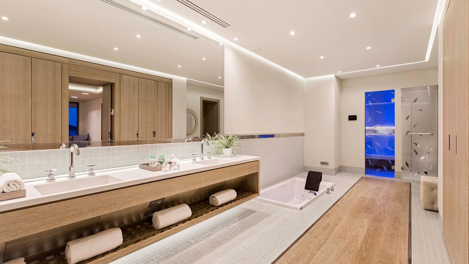 rooms-ambassador-bungalow-suite-waterfront