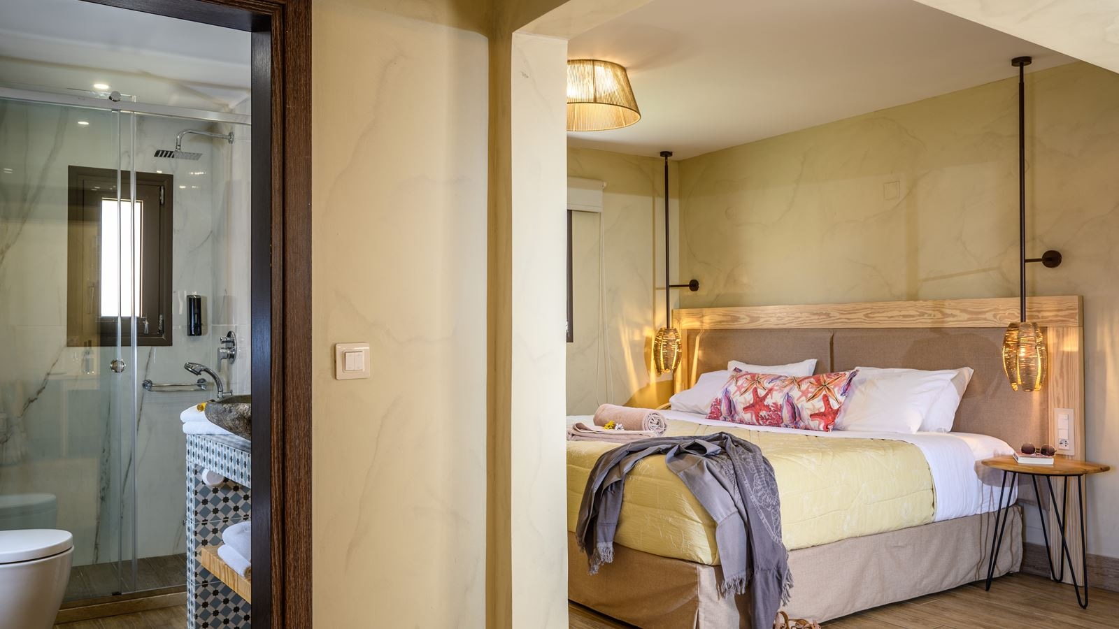 rooms-luxury-onebedroom-suite-inland-view