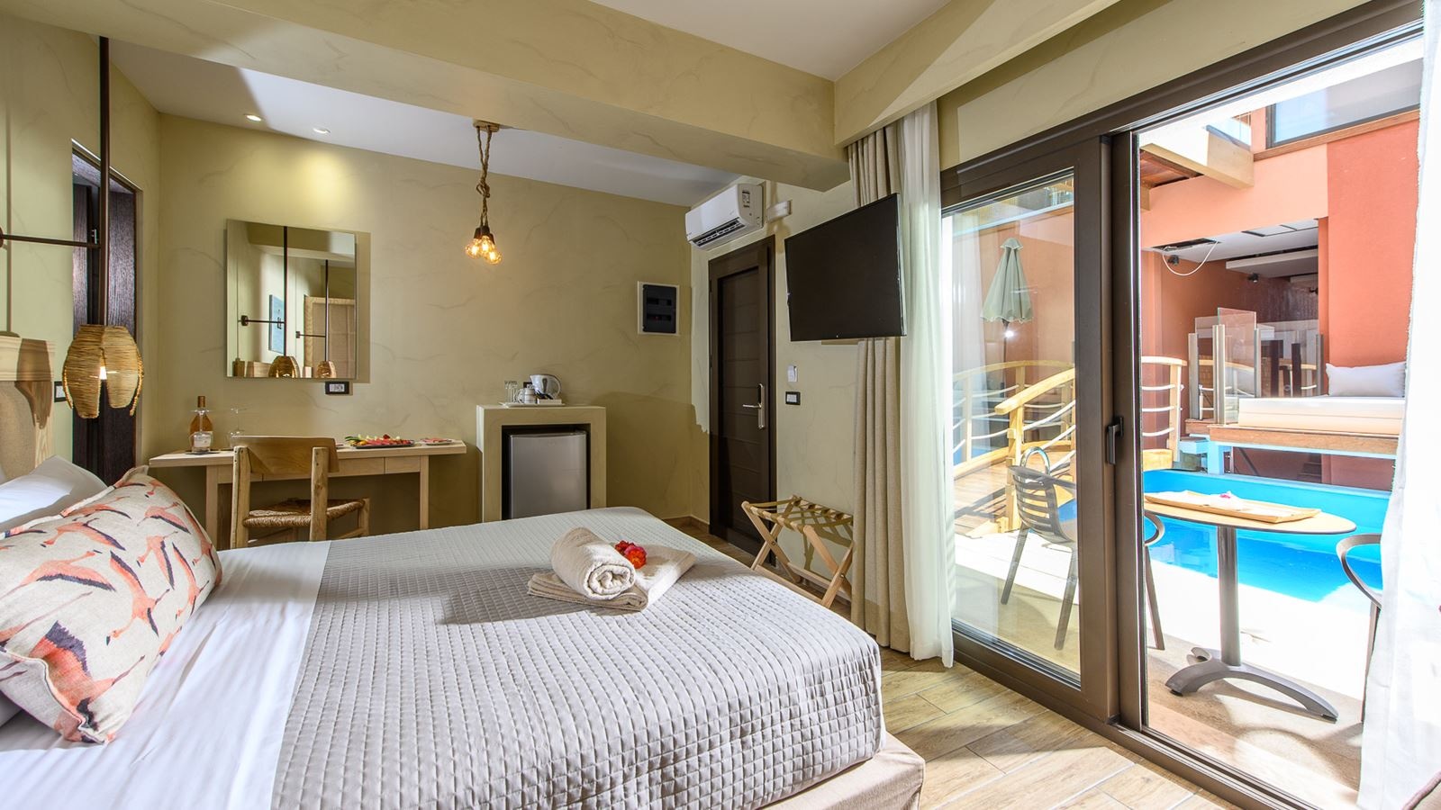 rooms-premium-room-inland-view-private-pool