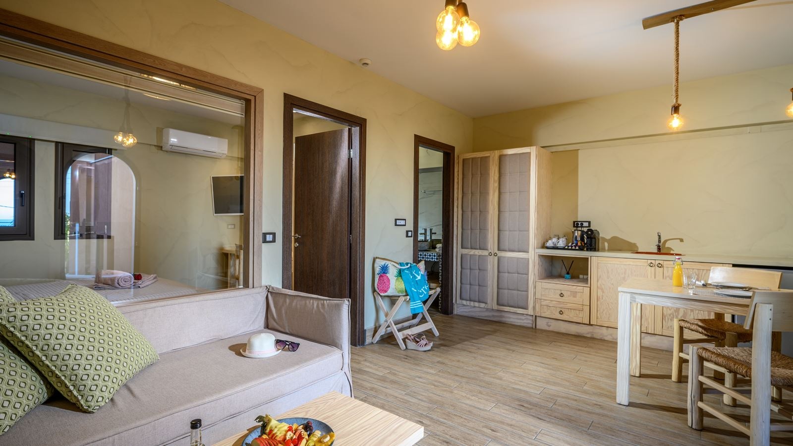 rooms-luxury-onebedroom-suite-inland-view