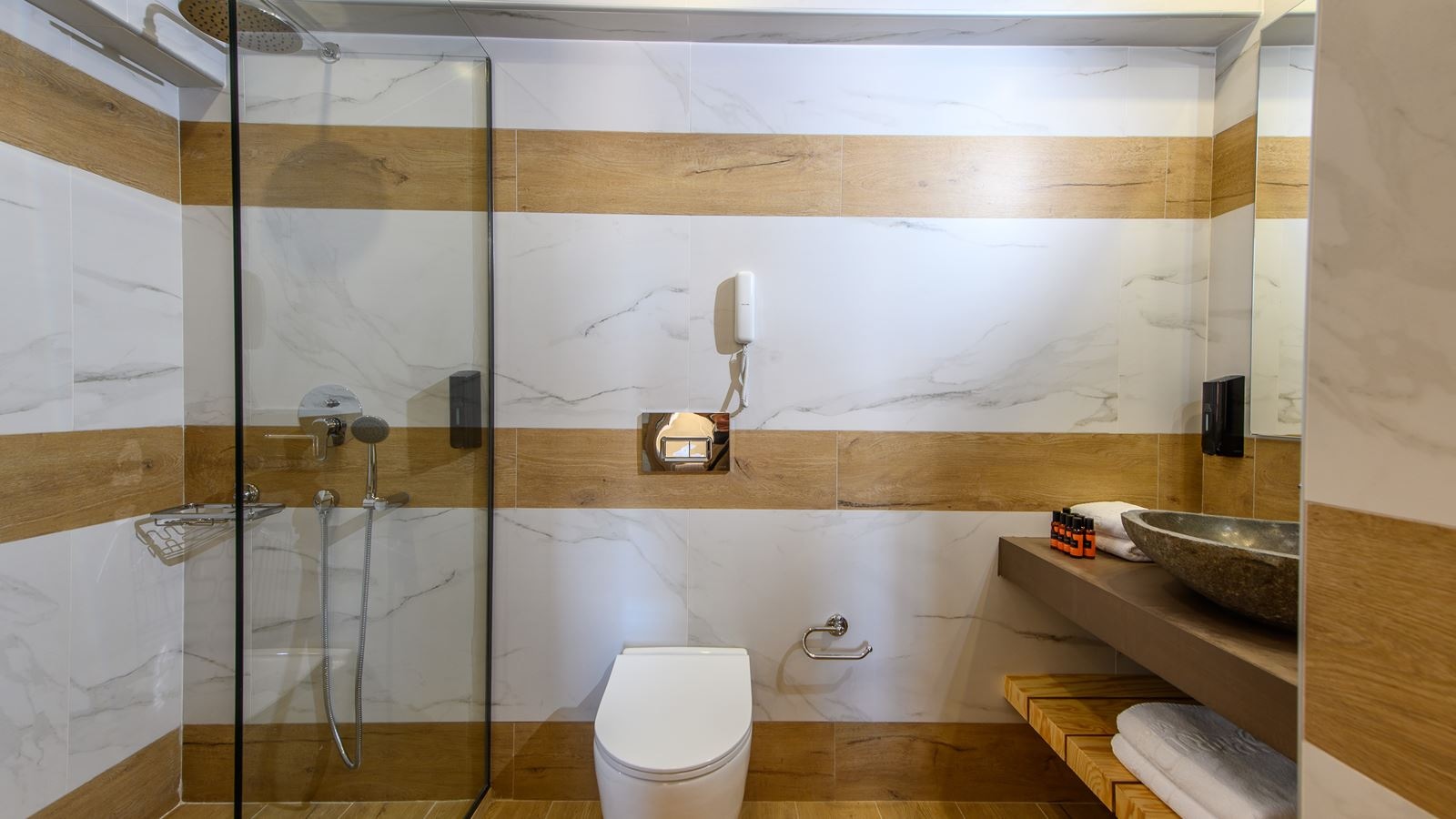 rooms-deluxe-room-inland-view