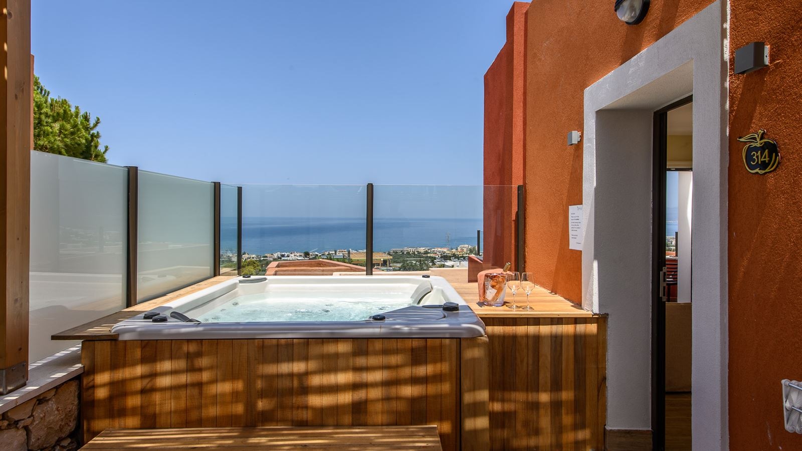 rooms-luxury-two-bedroom-suite-sea-view-outdoor-jacuzzi
