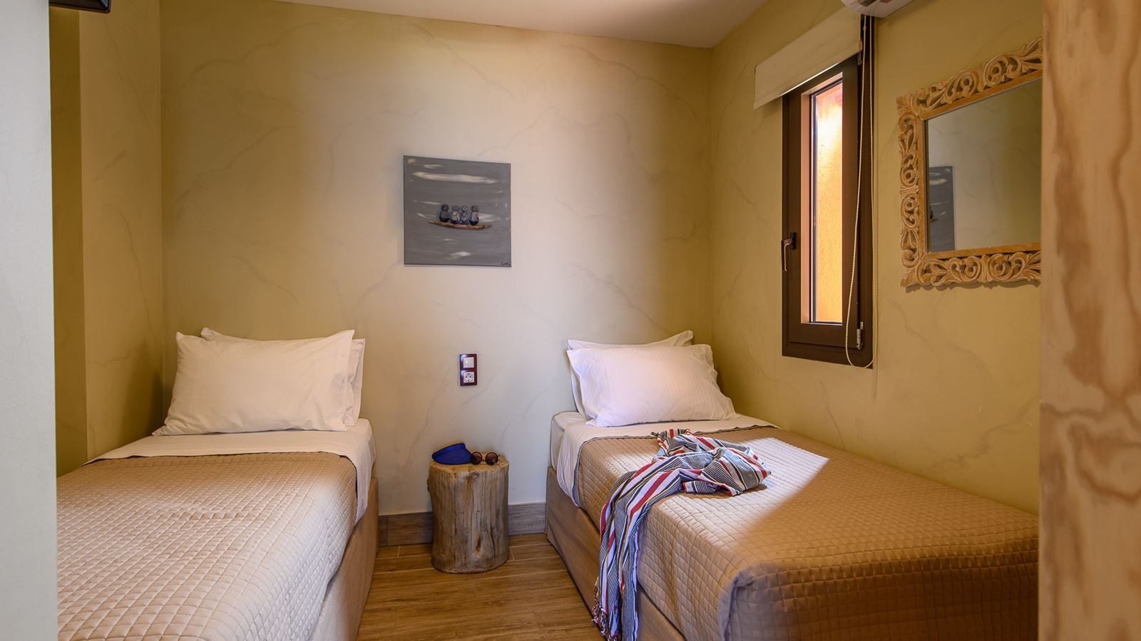 rooms-luxury-two-bedroom-suite-sea-view-outdoor-jacuzzi