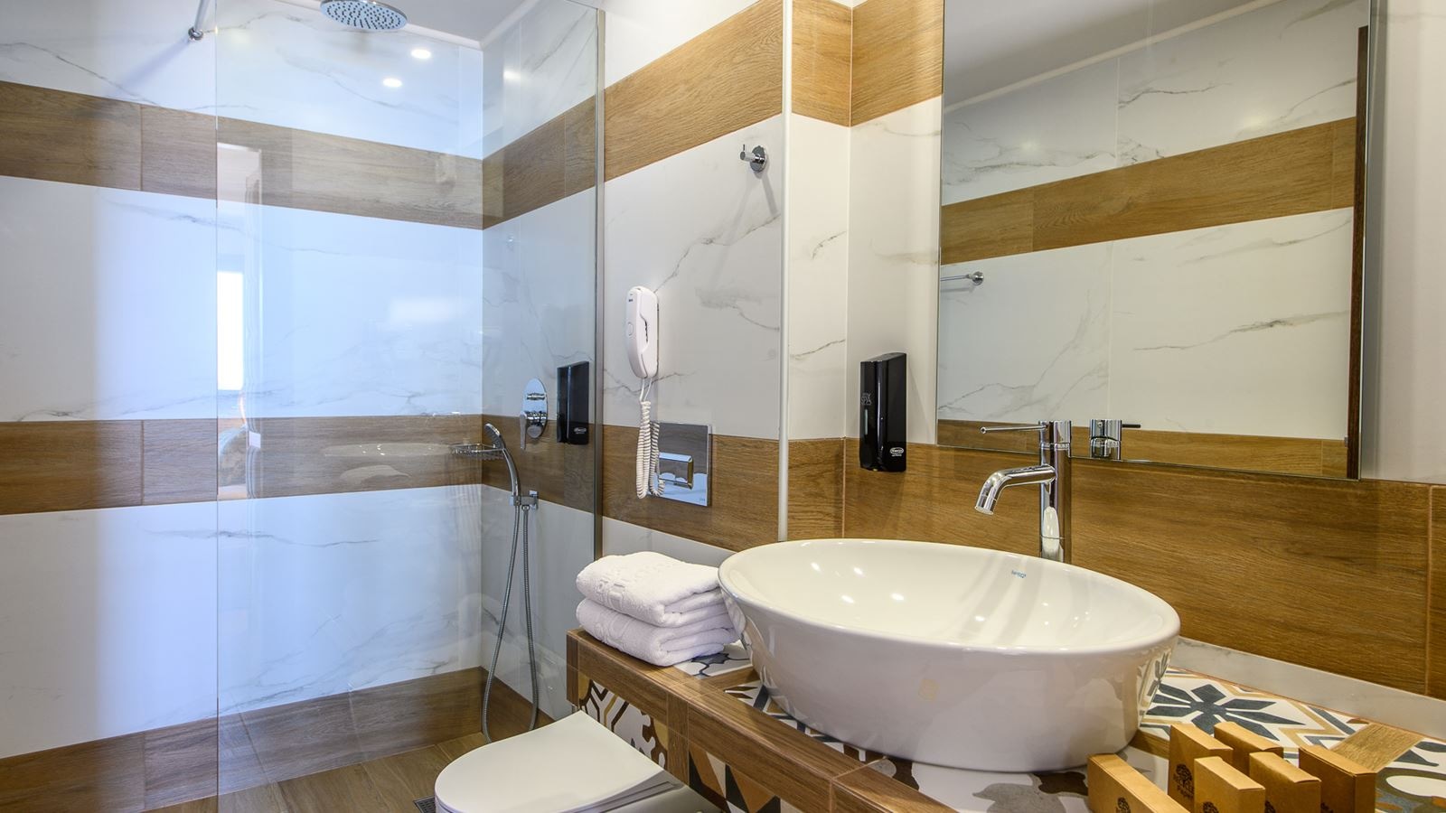 rooms-deluxe-room-sea-view